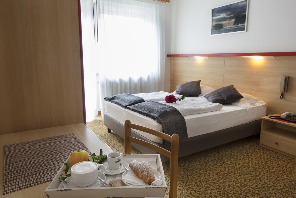 Park Hotel Eden Торболе Экстерьер фото